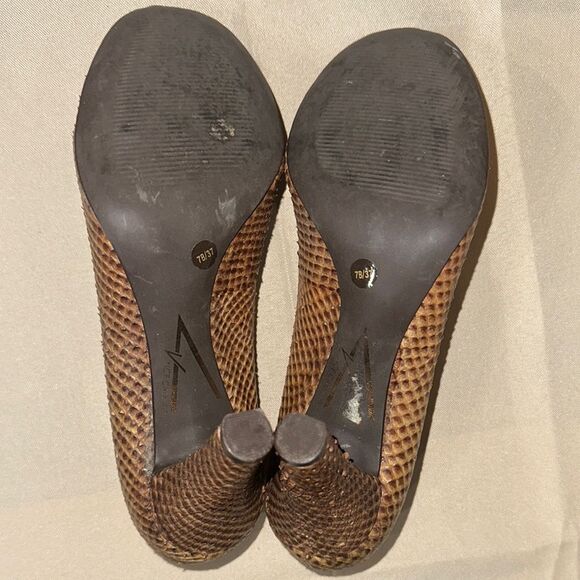 Vince Camuto Brown/Beige Snakeskin Pattern Textured Heels Size 7 - Picture 7 of 11